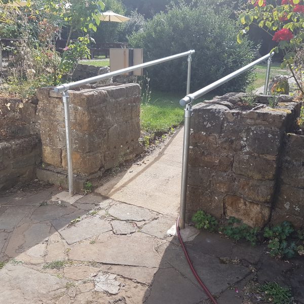 In-Line Galvanised Steel handrail with swivel joints (42mm Diameter Tube) – Suits any Handrail angle for steps, paths, ramps or driveways – Type FDHR4G