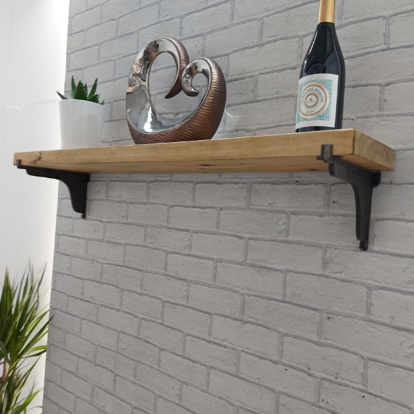 Solid wood shelf – Cast Iron GWR Brackets  – KNOTTINGLEY